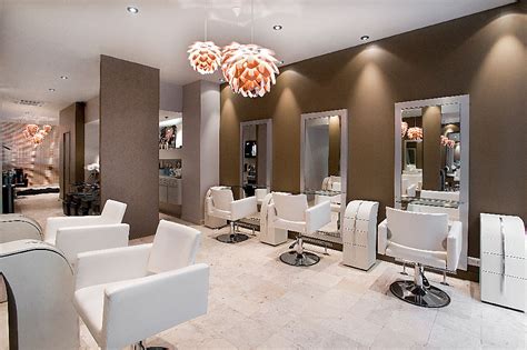 Salon de coiffure .